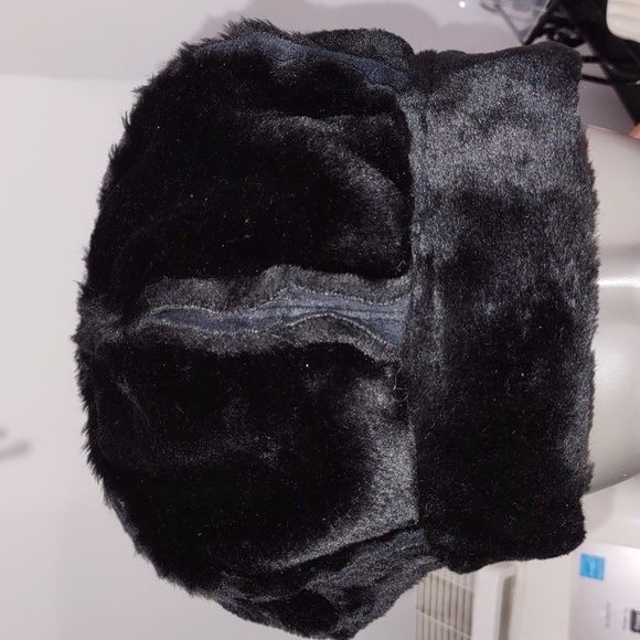 Faux or real suede hat?? (#584) - Picture 2 of 3